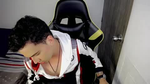 Snapshot of mathiass_twinkk_ chatting on 03-17-26, 09:07 MATHIAS online show from 03-17-26, 09:07