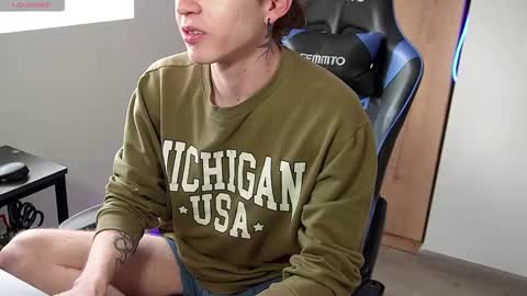 Alejandro Alex online show from 10-22-25, 03:01