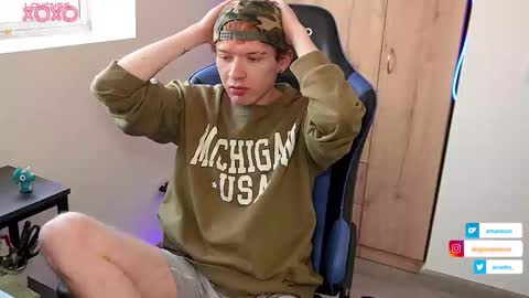 Alejandro Alex online show from 10-23-25, 01:43