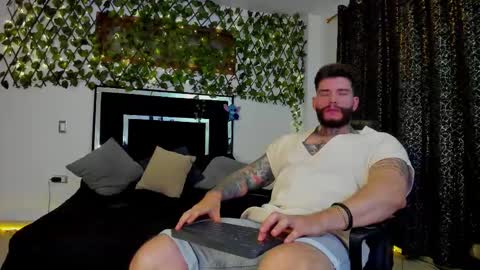 matius foxter online show from 10-25-25, 02:30