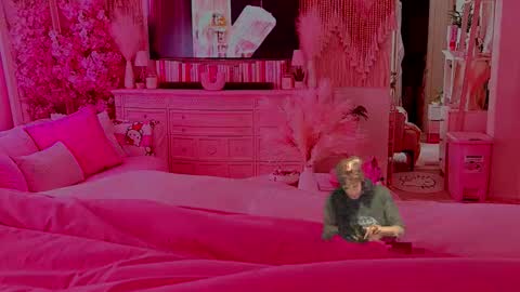 Snapshot of matrixprincess chatting on 10-27-25, 09:30 MOLLY MILLS online show from 10-27-25, 09:30