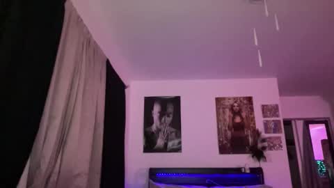 Snapshot of matrixprincess chatting on 11-14-25, 12:53 MOLLY MILLS online show from 11-14-25, 12:53