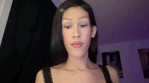 Snapshot of matrixprincess chatting on 11-24-25, 02:55 MOLLY MILLS online show from 11-24-25, 02:55