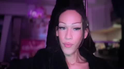 Snapshot of matrixprincess chatting on 12-18-25, 03:45 MOLLY MILLS online show from 12-18-25, 03:45