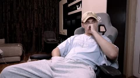 Snapshot of matt_aniston chatting on 02-04-25, 12:29 Matt online show from 02-04-25, 12:29