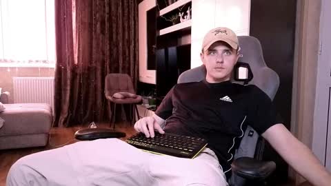 Snapshot of matt_aniston chatting on 02-12-25, 12:33 Matt online show from 02-12-25, 12:33