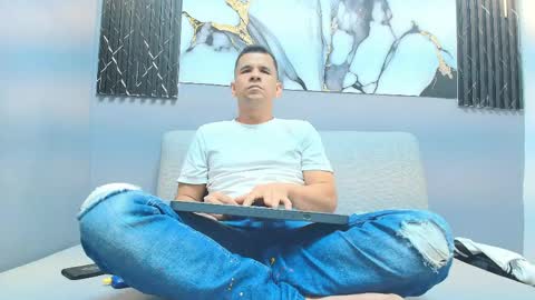 Snapshot of matthew_white2 chatting on 05-19-26, 07:20 Matthew online show from 05-19-26, 07:20