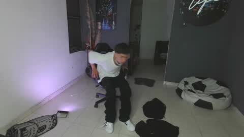 mattias     online show from 02-06-25, 02:44