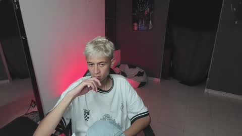 mattias     online show from 03-04-25, 05:21