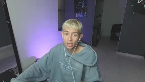 mattias     online show from 03-04-25, 03:26