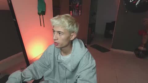 mattias     online show from 03-10-25, 01:01