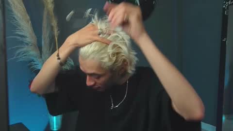 mattias     online show from 09-14-25, 07:07