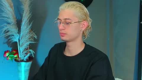 mattias     online show from 09-15-25, 01:16