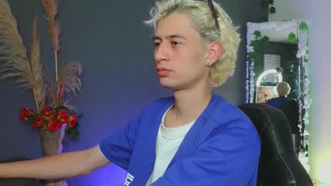 mattias     online show from 10-18-25, 12:13