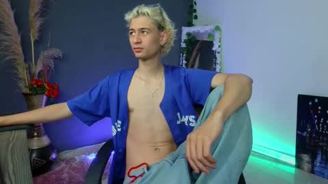 mattias     online show from 10-18-25, 12:17