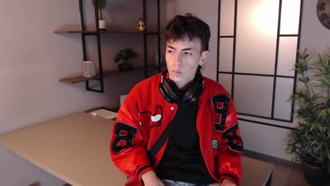 Snapshot of mattideluca chatting on 12-13-24, 11:34 Matti online show from 12-13-24, 11:34