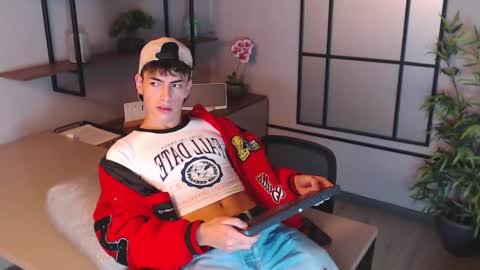 Snapshot of mattideluca chatting on 12-17-24, 11:28 Matti online show from 12-17-24, 11:28