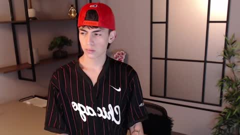 Snapshot of mattideluca chatting on 12-19-24, 11:39 Matti online show from 12-19-24, 11:39