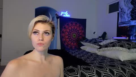 Snapshot of mattisux chatting on 01-25-25, 04:02 Matti Mars online show from 01-25-25, 04:02