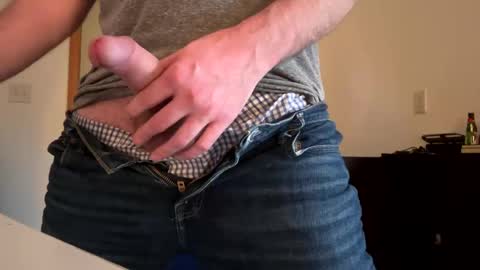 Snapshot of mattiufr chatting on 12-17-24, 09:16 Matt online show from 12-17-24, 09:16