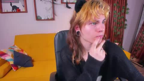 Snapshot of mattmarnee chatting on 11-04-25, 10:36 mattmarnee online show from 11-04-25, 10:36