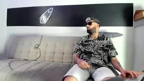 Snapshot of mattxfeet chatting on 02-04-25, 08:28 Matt online show from 02-04-25, 08:28