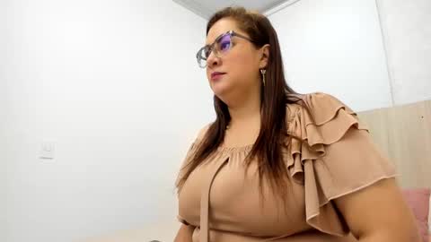 Snapshot of mature_adela chatting on 02-03-25, 07:00 adela online show from 02-03-25, 07:00