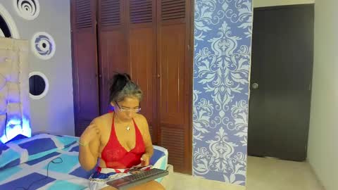 Snapshot of mature_bigass__ chatting on 02-19-25, 12:00 Maria online show from 02-19-25, 12:00