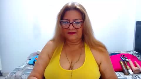 Snapshot of maturehot649 chatting on 10-19-25, 01:56 maturehot649 online show from 10-19-25, 01:56