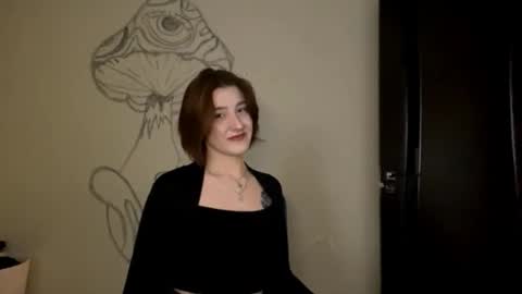 Snapshot of maureenstrozzi chatting on 11-25-25, 06:24 Mari online show from 11-25-25, 06:24