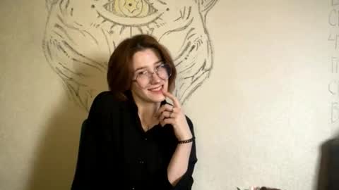 Snapshot of maureenstrozzi chatting on 11-28-25, 06:16 Mari online show from 11-28-25, 06:16