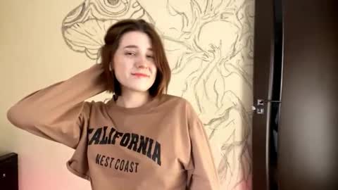 Snapshot of maureenstrozzi chatting on 12-17-25, 06:30 Mari online show from 12-17-25, 06:30