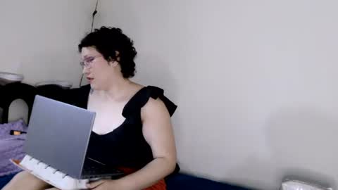 Snapshot of mauroluxandra chatting on 07-15-26, 10:59 mauroluxandra online show from 07-15-26, 10:59