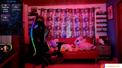 Hilary online show from 12-19-25, 10:17