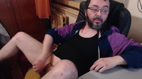 Snapshot of max818k chatting on 12-24-24, 02:33 Max online show from 12-24-24, 02:33