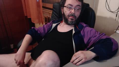 Snapshot of max818k chatting on 12-27-24, 06:35 Max online show from 12-27-24, 06:35