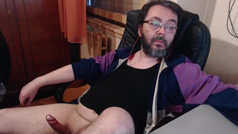 Snapshot of max818k chatting on 01-19-25, 03:21 Max online show from 01-19-25, 03:21