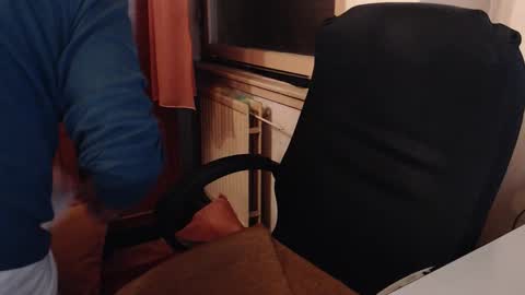 Snapshot of max818k chatting on 10-13-25, 01:05 Max online show from 10-13-25, 01:05