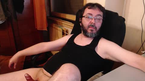 Snapshot of max818k chatting on 10-16-25, 05:58 Max online show from 10-16-25, 05:58