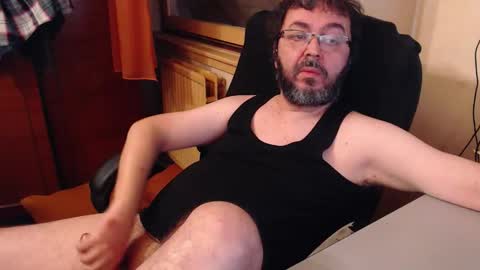 Snapshot of max818k chatting on 11-16-25, 02:44 Max online show from 11-16-25, 02:44