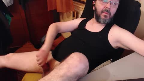 Snapshot of max818k chatting on 12-20-25, 03:30 Max online show from 12-20-25, 03:30