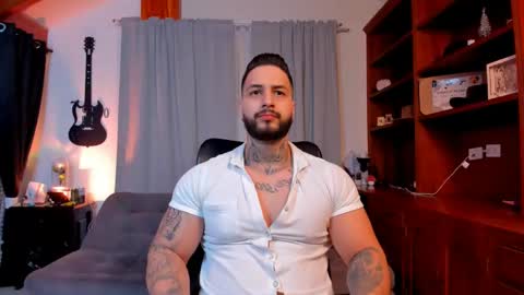 Snapshot of max_dic1 chatting on 01-19-25, 12:06 max D. online show from 01-19-25, 12:06