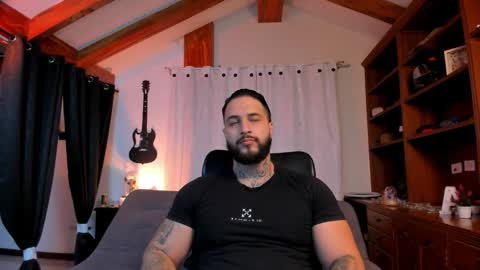 Snapshot of max_dic1 chatting on 10-08-25, 11:46 max D. online show from 10-08-25, 11:46