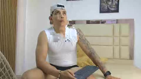 Snapshot of max_evanss_ chatting on 10-23-25, 06:06 Max online show from 10-23-25, 06:06