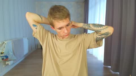 Snapshot of max_gen chatting on 12-08-24, 06:11 Max Gen with tats 24years And Ethan without tats 20 years online show from 12-08-24, 06:11