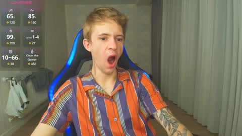 Snapshot of max_gen chatting on 12-24-24, 11:11 Max Gen with tats 24years And Ethan without tats 20 years online show from 12-24-24, 11:11