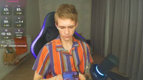 Snapshot of max_gen chatting on 01-10-25, 05:34 Max Gen with tats 24years And Ethan without tats 20 years online show from 01-10-25, 05:34