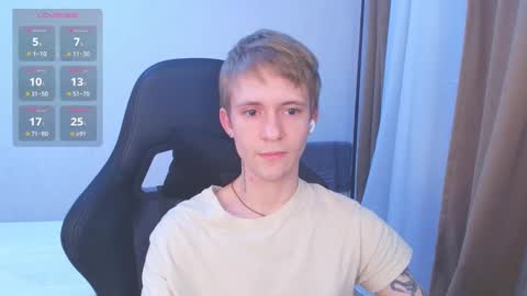 Snapshot of max_gen chatting on 03-08-25, 05:43 Max Gen with tats 24years And Ethan without tats 20 years online show from 03-08-25, 05:43