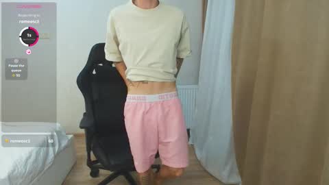 Snapshot of max_gen chatting on 10-23-25, 12:10 Max Gen with tats 24years And Ethan without tats 20 years online show from 10-23-25, 12:10