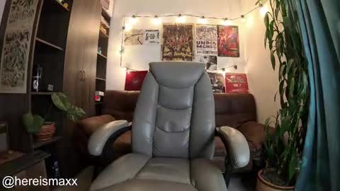 Snapshot of max_greenn chatting on 10-29-25, 01:41 Max Follow me IGX hereismaxx online show from 10-29-25, 01:41